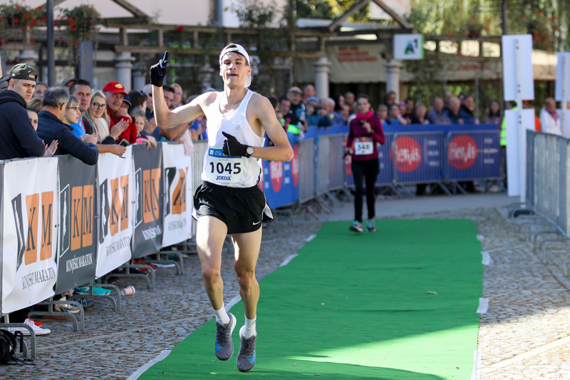 SIMON NAVODNIK Maratonec Mora Biti Malo Nor Novice si SIMON NAVODNIK Maratonec Mora Biti Malo Nor Novice si