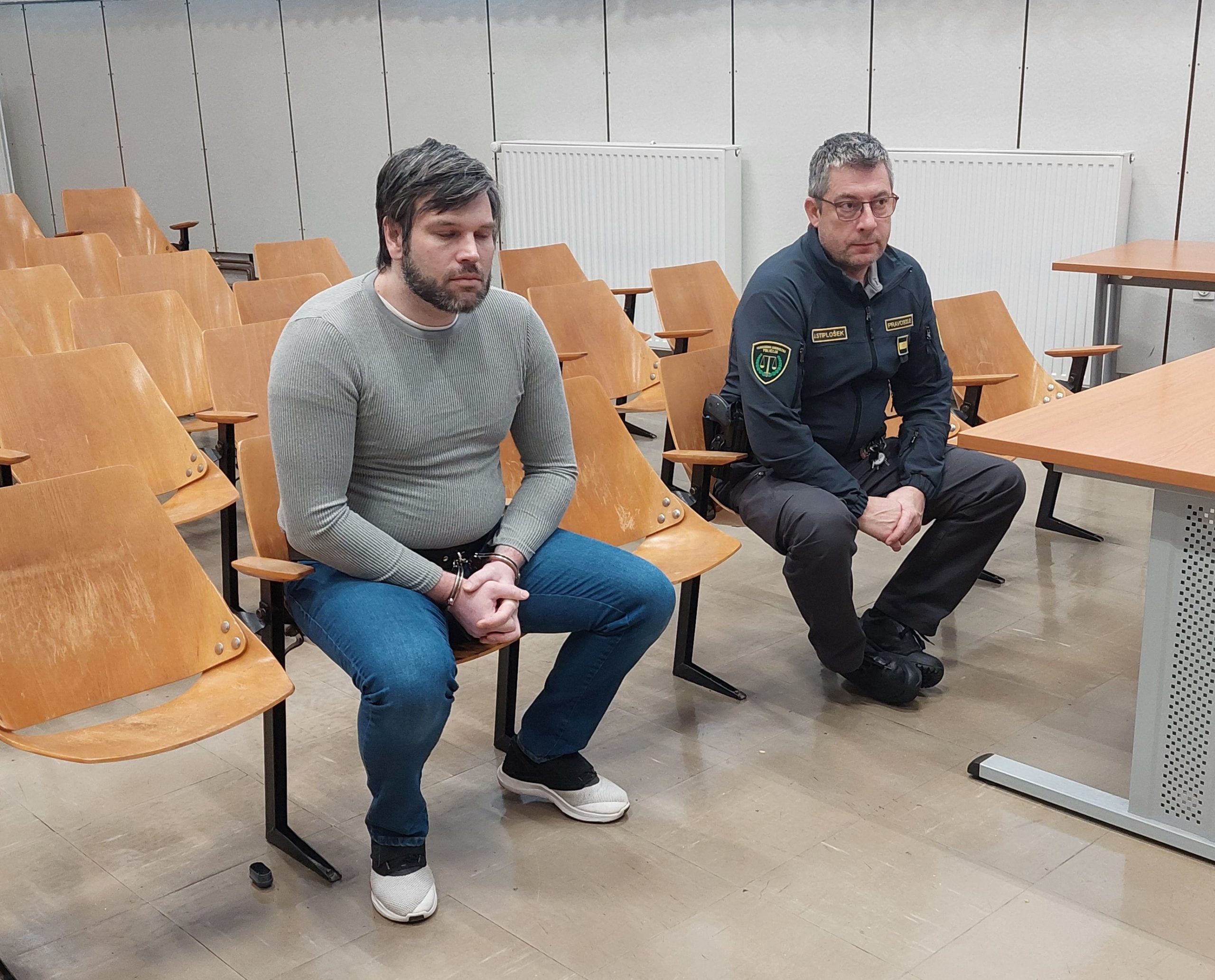 CELJE V strahu za bivšo je Rajević hodil po strehi - Novice.si