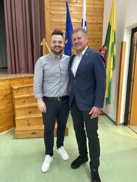 Dosedanji in novi predsednik občinskega odbora SDS Zreče.